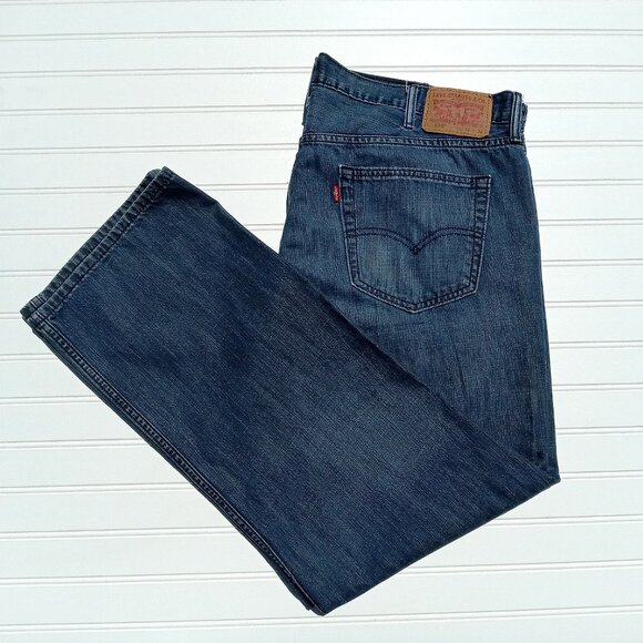 LEVIS Jeans Mens 42 x 32 Blue Denim 559 Relaxed Straight Fit Zip Fly Medium Wash - Picture 1 of 14
